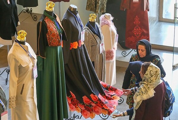 نمایشگاه مد و لباس ایرانی ـ اسلامی در شیراز آغاز به کار کرد