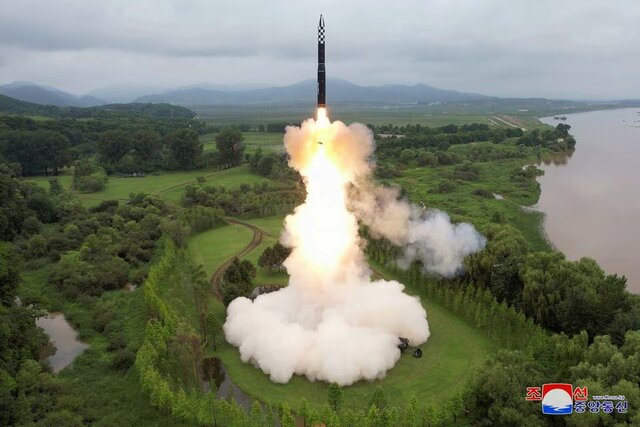 با پرتاب موفق یک موشک بالستیک قاره‌پیمای سوخت جامد، کیم جونگ اون قول تهاجمی 